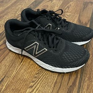 New Balance Arishi Fresh Foam Sneaker. Size 8.5. Black, gold & white.